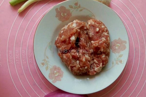 猪肉圆葱馅饼的做法图解1