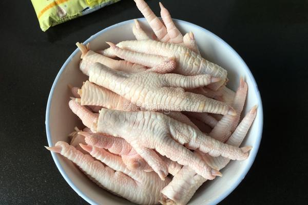 虎皮凤爪的做法图解1
