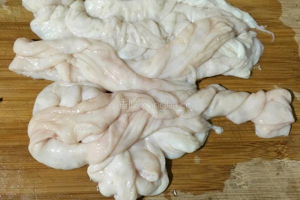 咸菜溜肥肠的做法图解1