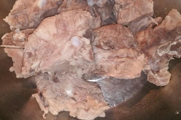 风味酱脊骨的做法图解1
