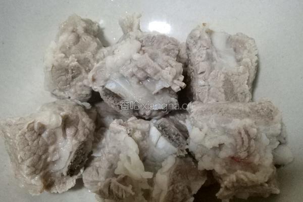 番茄玉米排骨汤的做法图解4