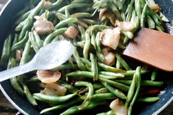 五花肉炖芸豆的做法图解11
