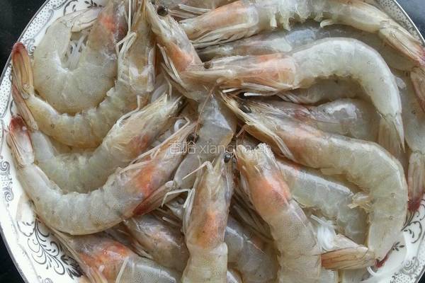 蒜蓉粉丝蒸大虾的做法图解3