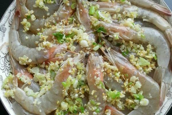 蒜蓉粉丝蒸大虾的做法图解4
