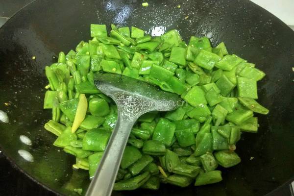 干煸豆角的做法图解6