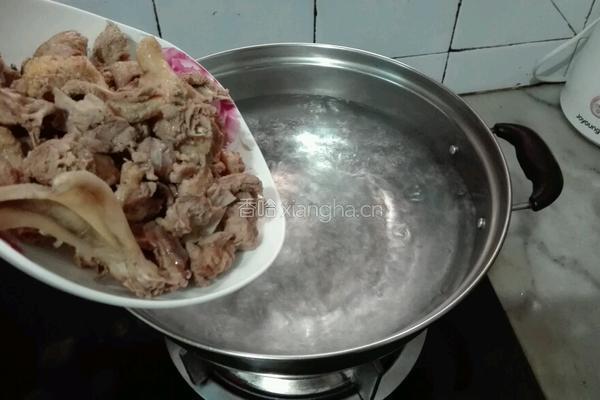 老鸭淮山枸杞汤的做法图解5