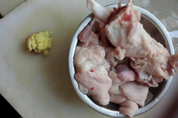 莲藕黄豆猪脚汤的做法图解2