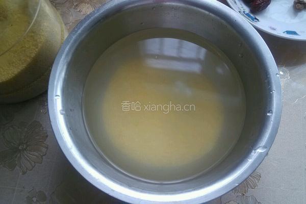 小米红枣核桃稀饭的做法图解3