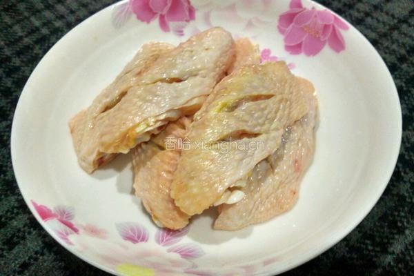 红酒鸡翅的做法图解1