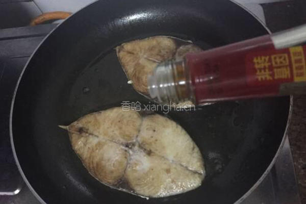 香煎马胶鱼的做法图解4