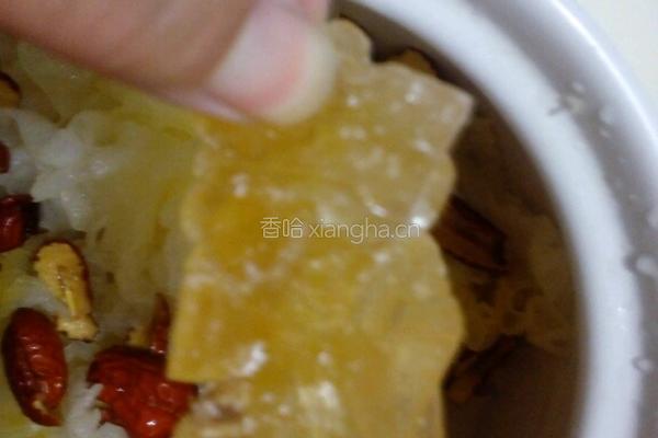 银耳红枣汤的做法图解3