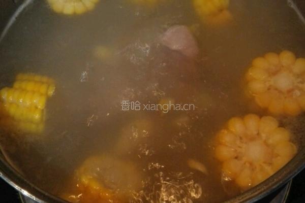 玉米排骨汤的做法图解5
