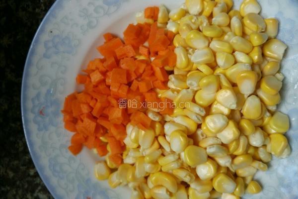 青椒玉米粒的做法图解1