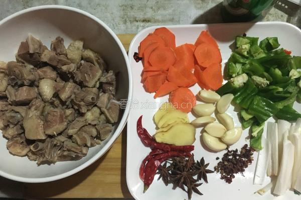 胡萝卜啤酒鸭的做法图解2