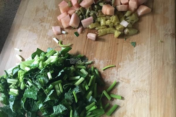 藿香泡菜鯽魚的做法图解1