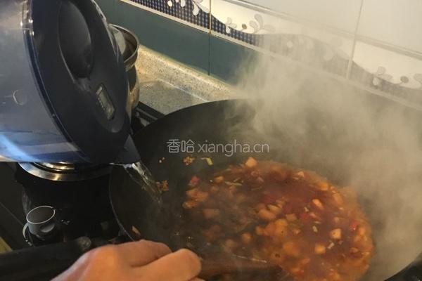 藿香泡菜鯽魚的做法图解3