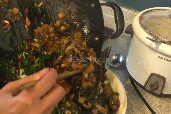藿香泡菜鯽魚的做法图解8