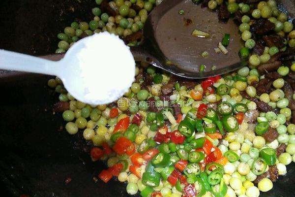 豌豆炒肉丁的做法图解8