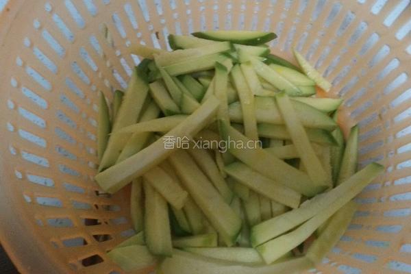 清炒嫩南瓜的做法图解1