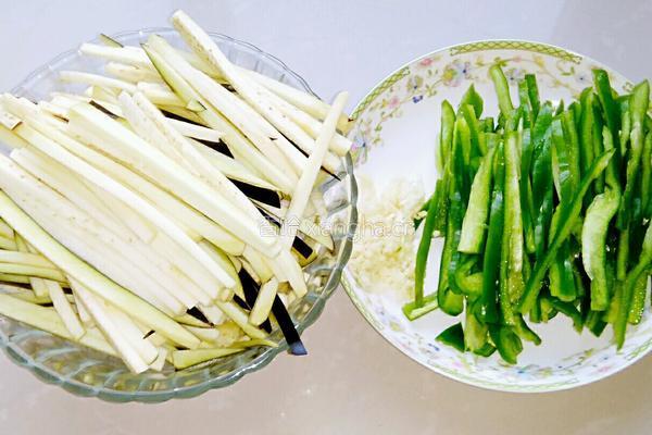 辣椒炒茄丝的做法图解2