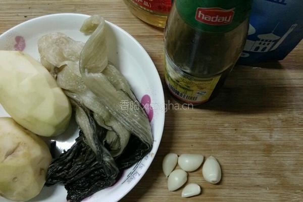 酸菜土豆条的做法图解1