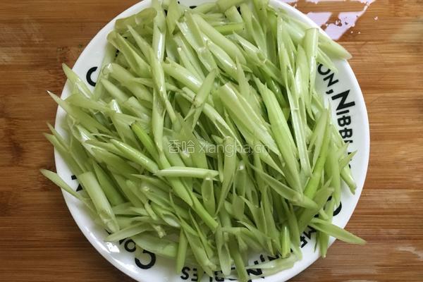 酸辣空心菜梗的做法图解3