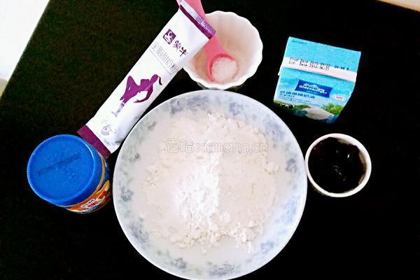 曼越莓奶油花生小饼干的做法图解1