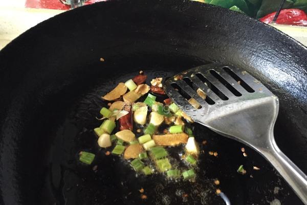 辣炒小河虾的做法图解3