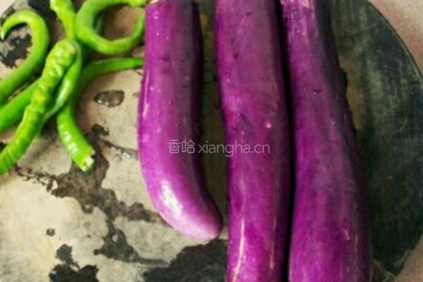 杭椒茄子的做法图解1