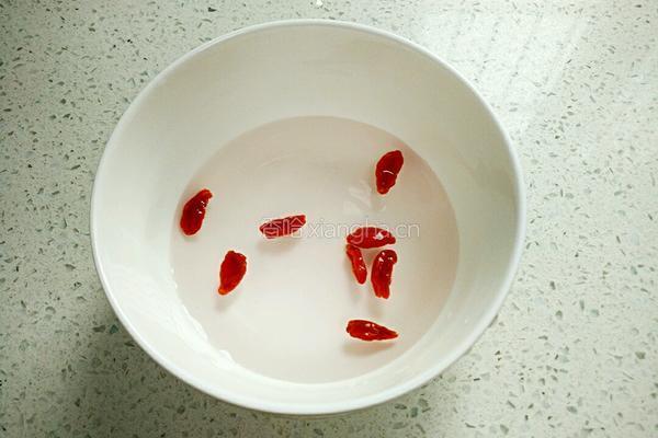 香菇蒸鸡翅的做法图解3