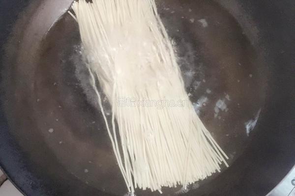 洋葱炒面的做法图解4