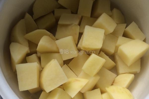 土豆炒洋葱的做法图解1
