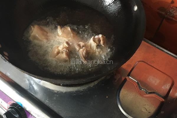 脆皮猪蹄的做法图解3