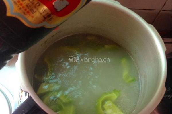 苦瓜黄豆排骨汤的做法图解8