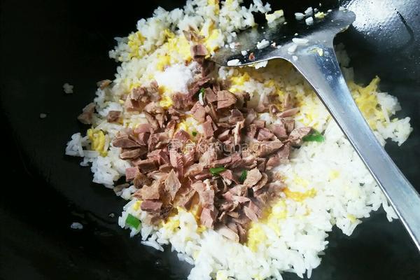 飘香牛肉蛋炒饭的做法图解6