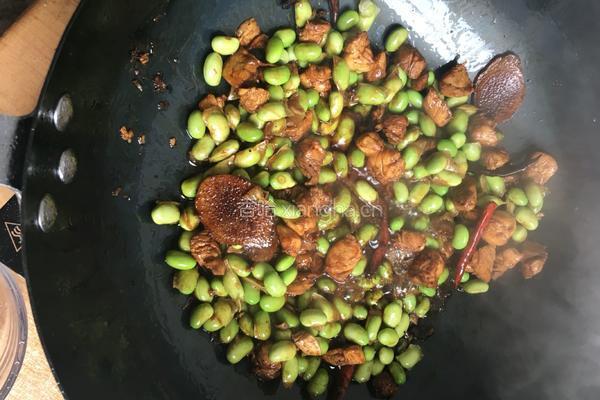 木耳毛豆炒鸡肉的做法图解4