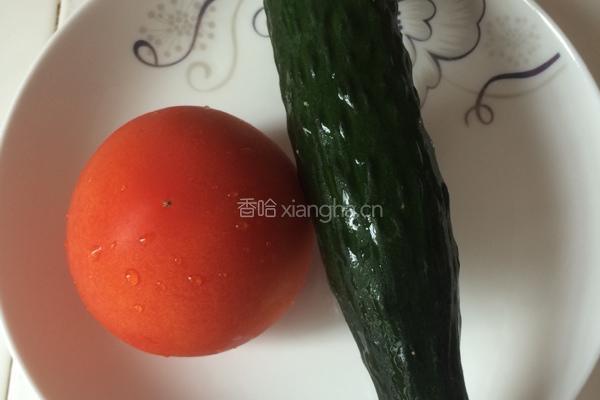 凉拌西红柿黄瓜的做法图解1