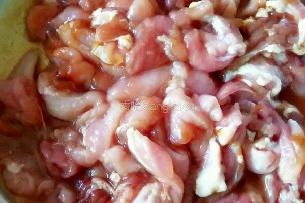 瘦肉炒芥兰的做法图解1