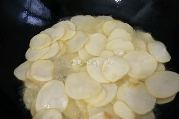 干煸土豆片的做法图解5