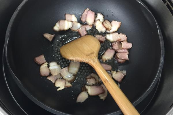 荷兰豆炒腊肉的做法图解2