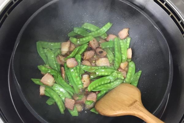 荷兰豆炒腊肉的做法图解4