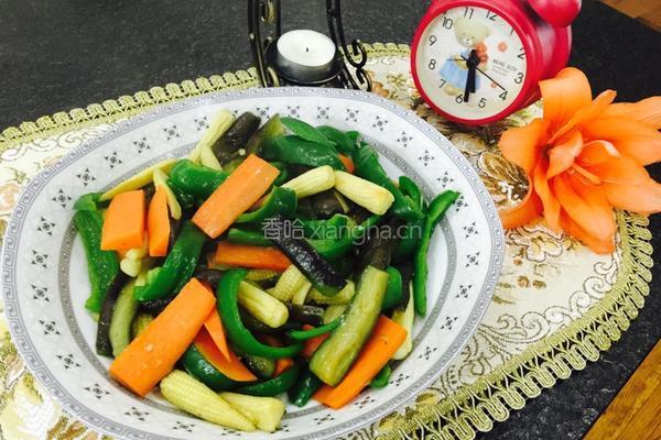 茄子青椒胡萝卜炒玉米笋的做法图解5