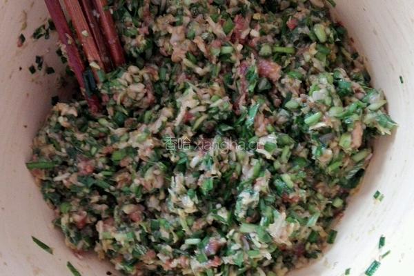 白菜韭菜肉饺子的做法图解1