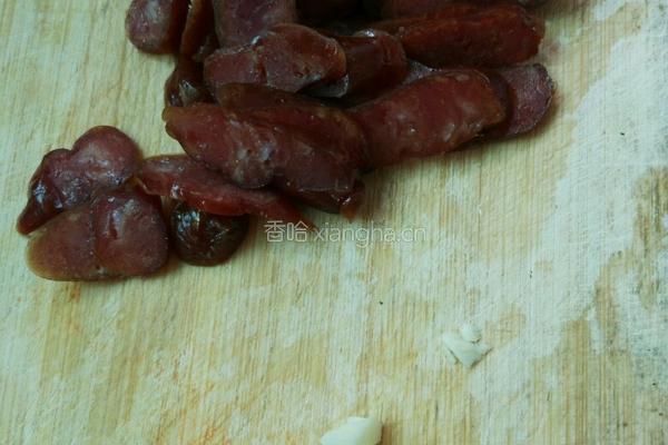 荷兰豆炒腊肠的做法图解4