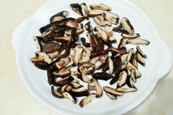 香菇蒸鸡翅的做法图解8