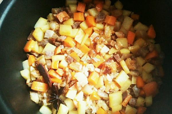 腊肉土豆焖饭的做法图解12
