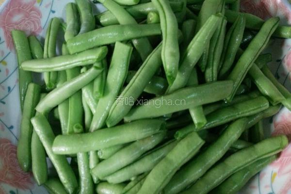 四季豆炒五花肉的做法图解1