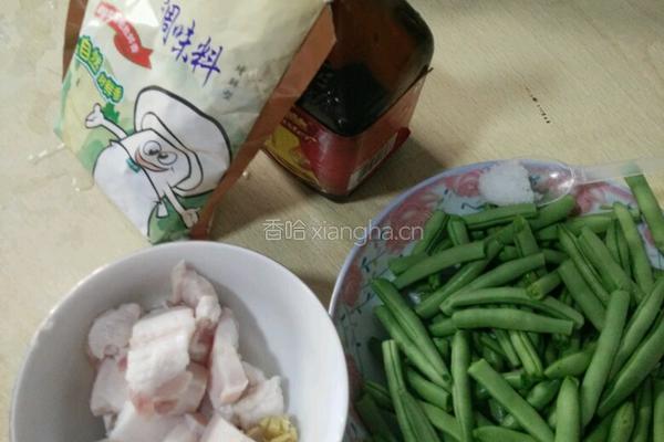 四季豆炒五花肉的做法图解2