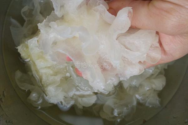 银耳红枣羹高压锅版的做法图解2