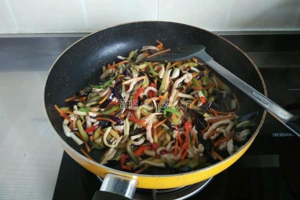 五彩茄丝的做法图解10